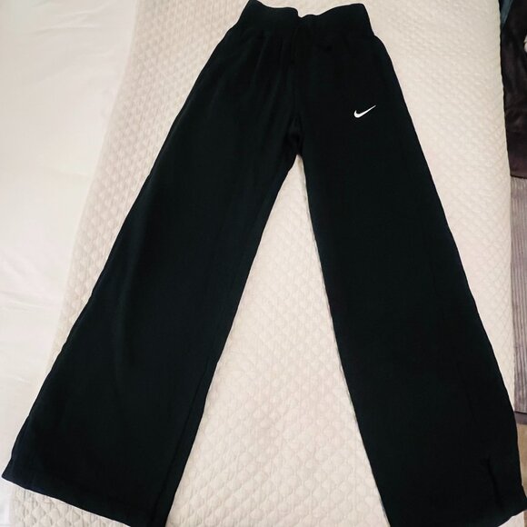 LIKE NEW Nike Sportswear Phoenix Fleece Wide Leg Pants - Picture 1 of 4